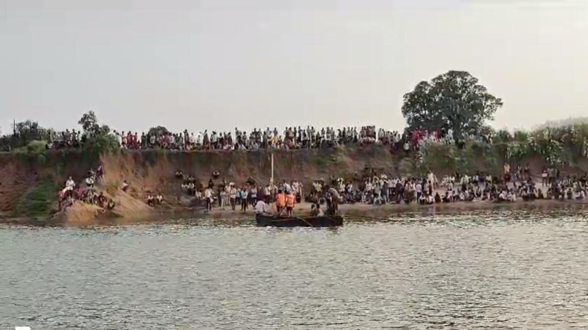 MP में बड़ा हादसा: दूधी नदी में नहाने गए 5 युवक डूबे, रेस्क्यू जारी, इधर तालाब में डूबने से किशोर की मौत