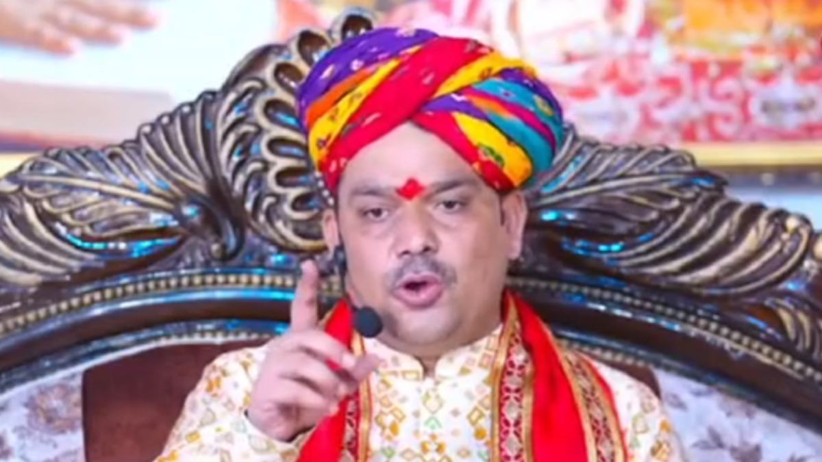 पर्चा लिखकर भविष्य बताने वाले बाबाओं को बड़ा चैलेंज: पंडोखर सरकार ने कहा- जो भी किसी व्यक्ति के विषय में सही जानकारी देगा, उसे चांदी का मुकुट और 11 लाख इनाम दिया जाएगा