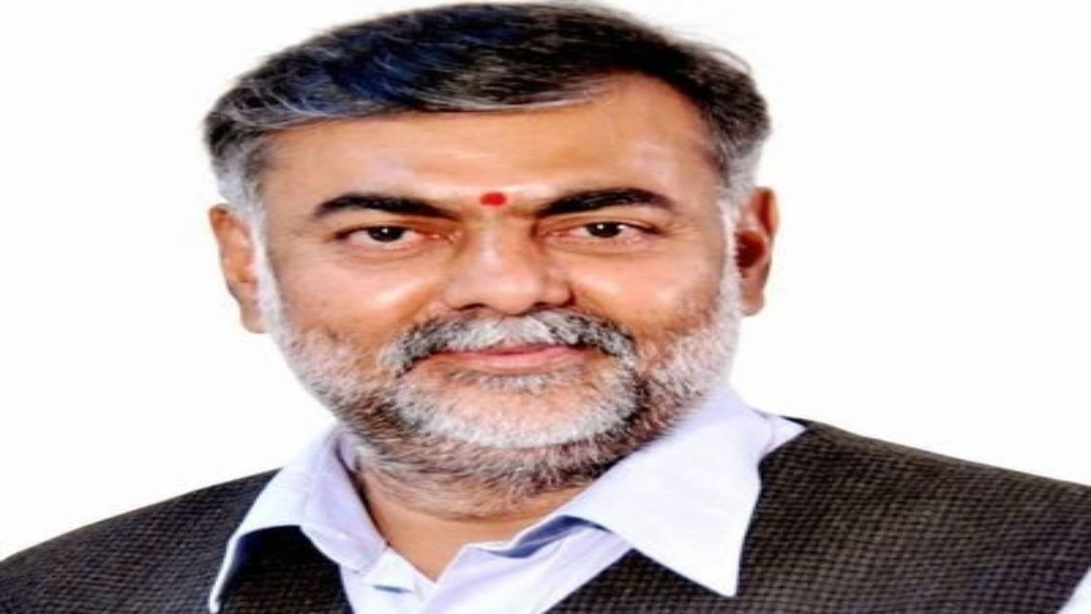 केंद्रीय मंत्री प्रहलाद पटेल से ज्यादा धनवान उनकी पत्नी: 4 करोड़ से ज्यादा की संपत्ति, चुनावी हलफनामे में 105 तोला सोना और 12 KG चांदी का जिक्र
