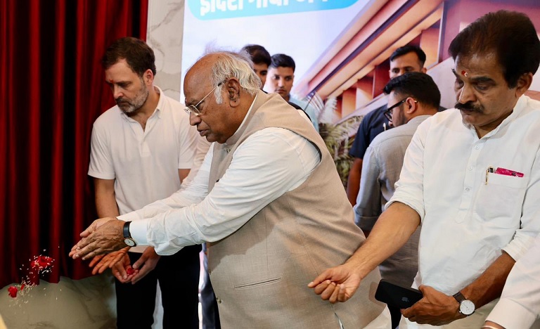 Rajasthan Politics: राजस्थान में बरसे राहुल-खरगे, कहा आज ही लागू करें महिला आरक्षण कानून’