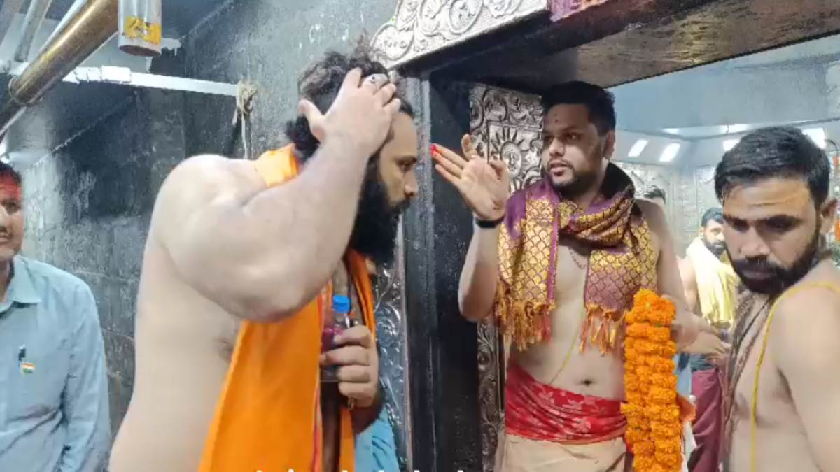 महाकाल के दर पर रेसलर: सौरव गुर्जर बोले- लोग सनातन को जाने इसलिए रिंग में रुद्राक्ष पहनकर उतरता हूं