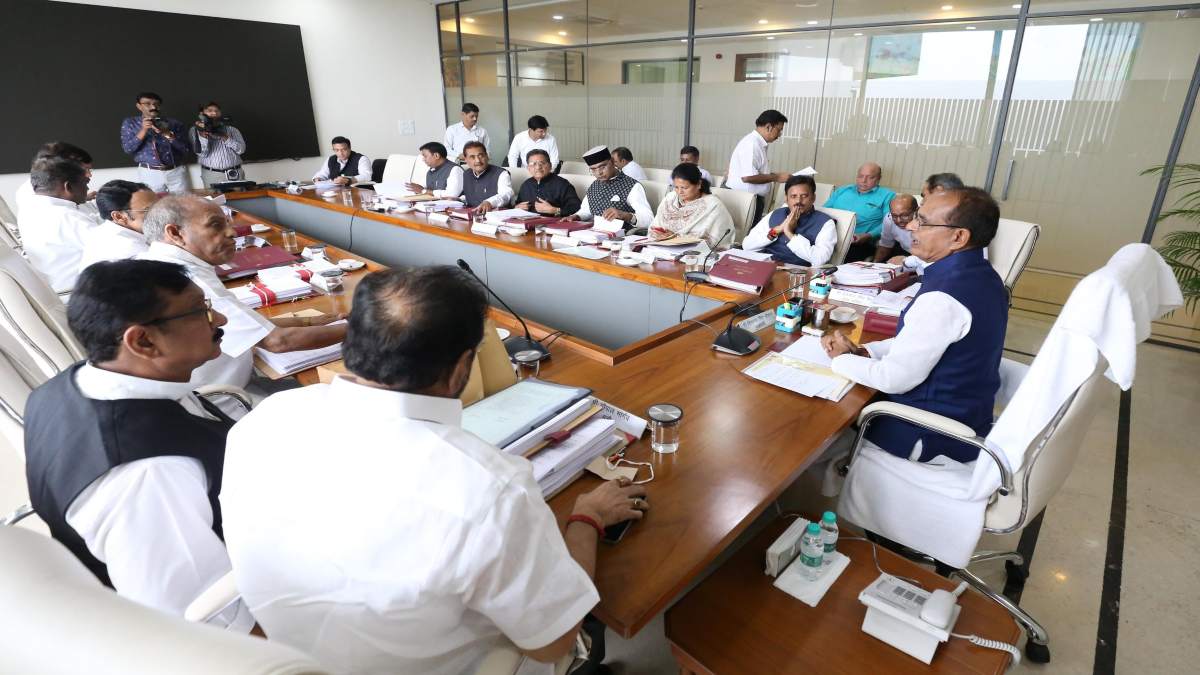 शिवराज कैबिनेट कै फैसले: लाडली बहनों को आवास, 450 रुपए में सिलेंडर, मिनी आंगनबाड़ी कार्यकर्ताओं-सहायिकाओं के मानदेय में वृद्धि समेत इन प्रस्तावों को मिली मंजूरी