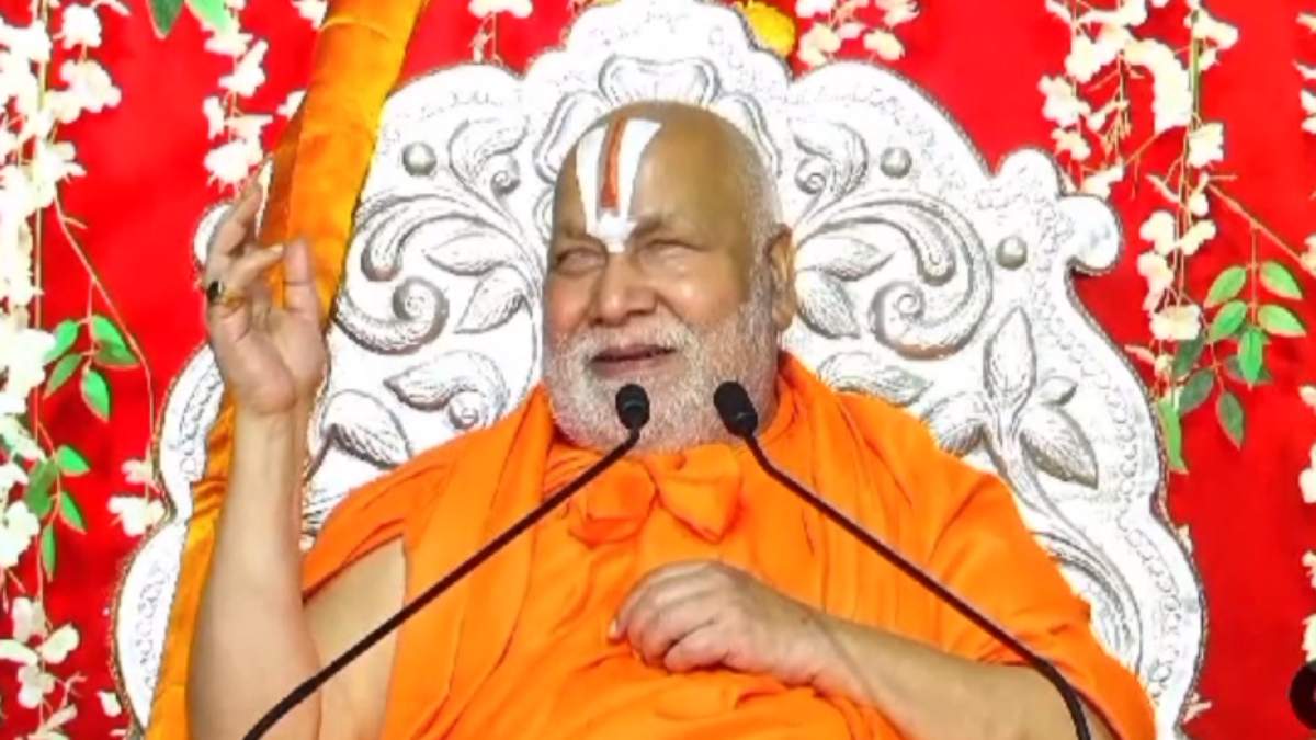 Rambhadracharya on Bangladesh Violence: जगद्गुरु रामभद्राचार्य ने सरकार से की बांग्लादेश के हिंदुओं की रक्षा करने की मांग, हालात पर जताया दुख