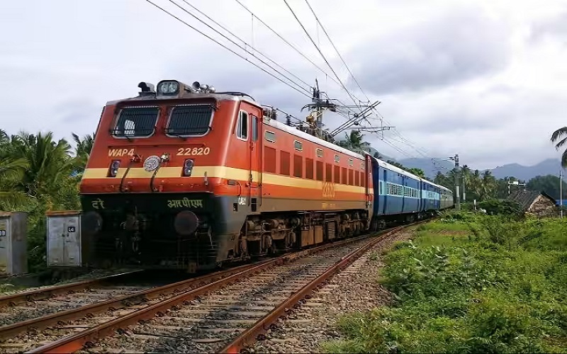Rajasthan News: बिना टिकट यात्रा कर रहा था स्टूडेंट, टीसी आईं तो चलती ट्रेन से कूदा, घायल