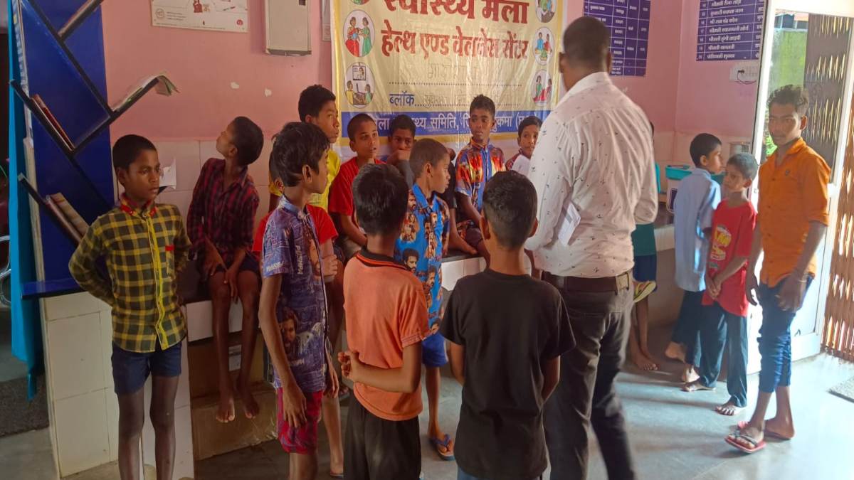 CG में 39 बच्चे पड़े बीमार: आवासीय पोटाकेबिन आश्रम में खाना खाने के बाद बिगड़ी तबीयत, आनन-फानन में सभी बच्चे कराए गए भर्ती