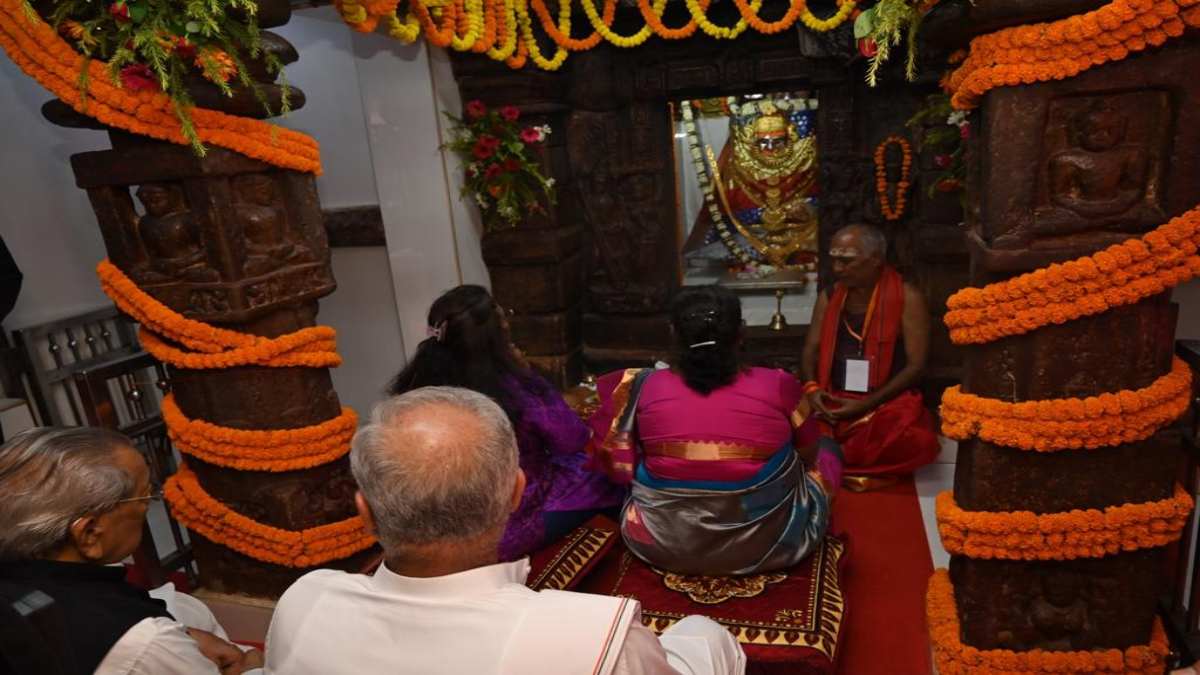 मां महामाया देवी के दर्शन के लिए रतनपुर पहुंची राष्ट्रपति द्रौपदी, विधिवत पूजा-अर्चना कर की देशवासियों की सुख-समृद्धि और खुशहाली की कामना …