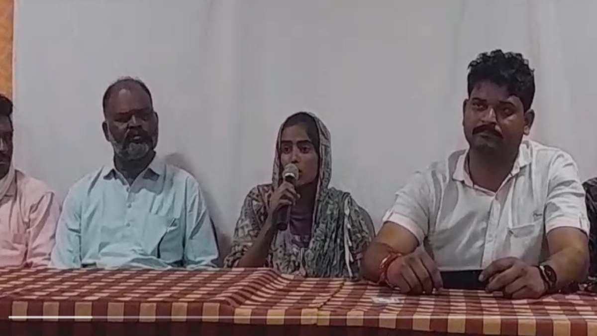 सागर में दलित युवक की हत्या का मामला: पीड़ित परिवार ने प्रेस कॉन्फ्रेंस में दी आत्मदाह की चेतावनी, कहा- यही संविधान, यही कानून और यही मध्य प्रदेश सरकार…