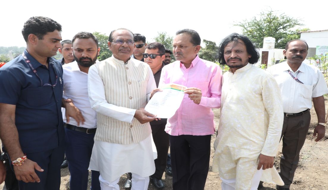 पर्यावरण संरक्षणः सीएम शिवराज के प्रयास का सकारात्मक परिणाम, गौतम पटेल ने गाडरवारा में 5 एकड़ जमीन दी दान, नाम रखा मामा उद्यान
