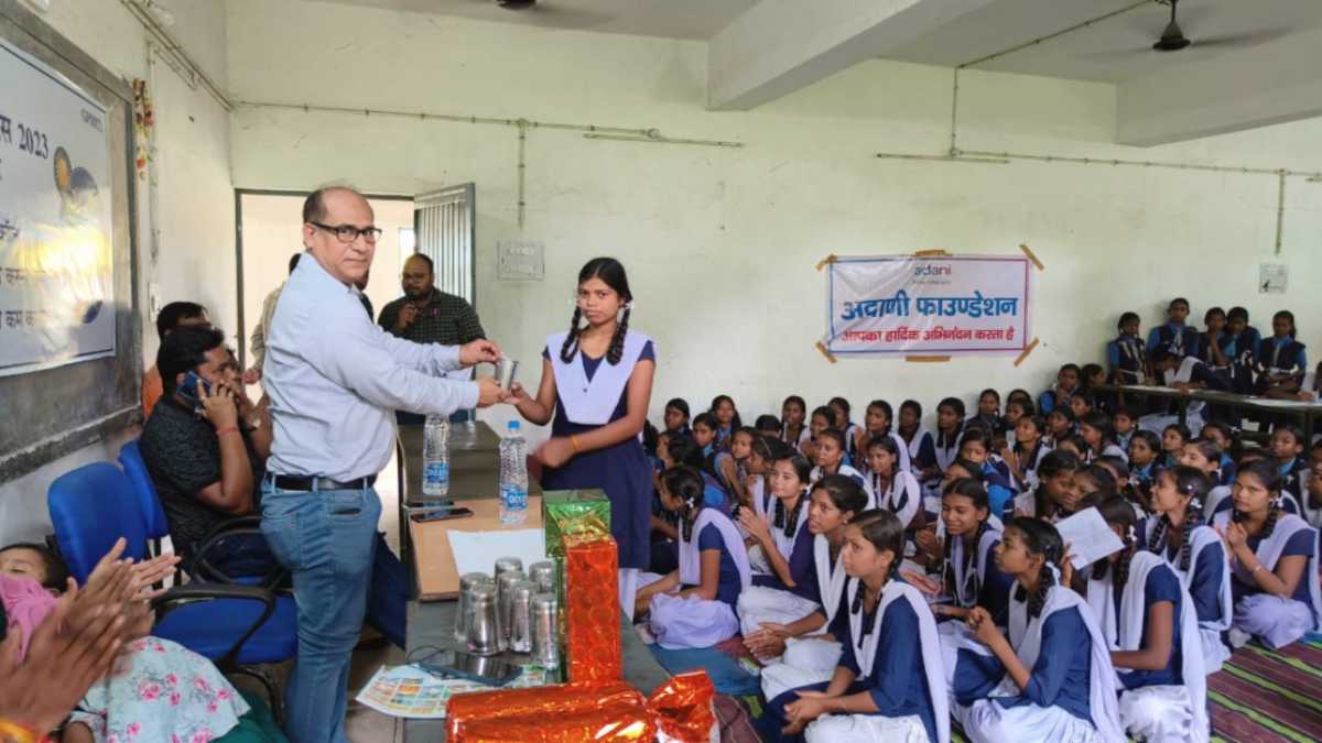 विश्व ओज़ोन दिवस और हिन्दी दिवस पर अदाणी फाउंडेशन ने आयोजित किए विभिन्न कार्यक्रम, 400 से अधिक छात्र हुए शामिल