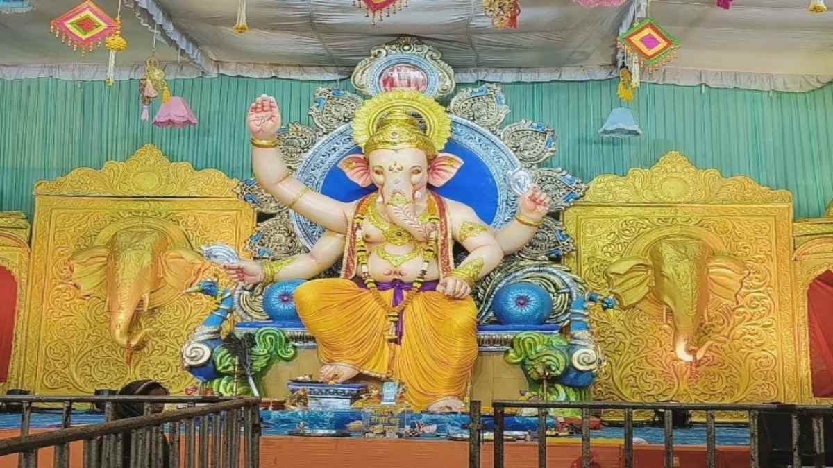 MP का सबसे बड़ा गणपति पंडाल: मुंबई से लाई गई पालदा के राजा की 21 फीट ऊंची मूर्ति, 36 सालों से विराज रहे बप्पा