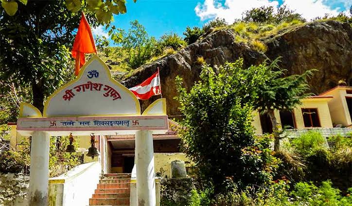 भगवान गणेश ने यहां लिखी थी महाभारत, प्राचीन गुफा में स्थापित है बप्पा की मूर्ति …