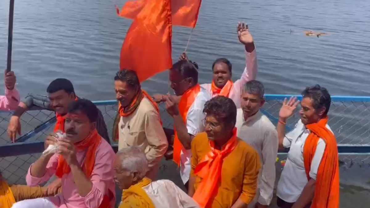 पुजारियों का जल सत्याग्रह: कलेक्टर को व्यवस्थापक से हटाने, वंश व गुरु परंपरा से नामांतरण जैसी कई मांगे शामिल