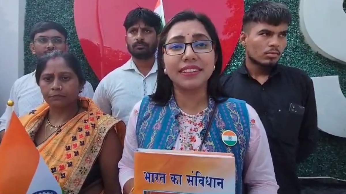 न्याय पदयात्रा पर निकली डिप्टी कलेक्टर निशा बांगरे: बोलीं- गोली मारने और ट्रक से कुचलने की मिल रही धमकी, Video शेयर कर कहा- शासन-प्रशासन होगा जिम्मेदार 