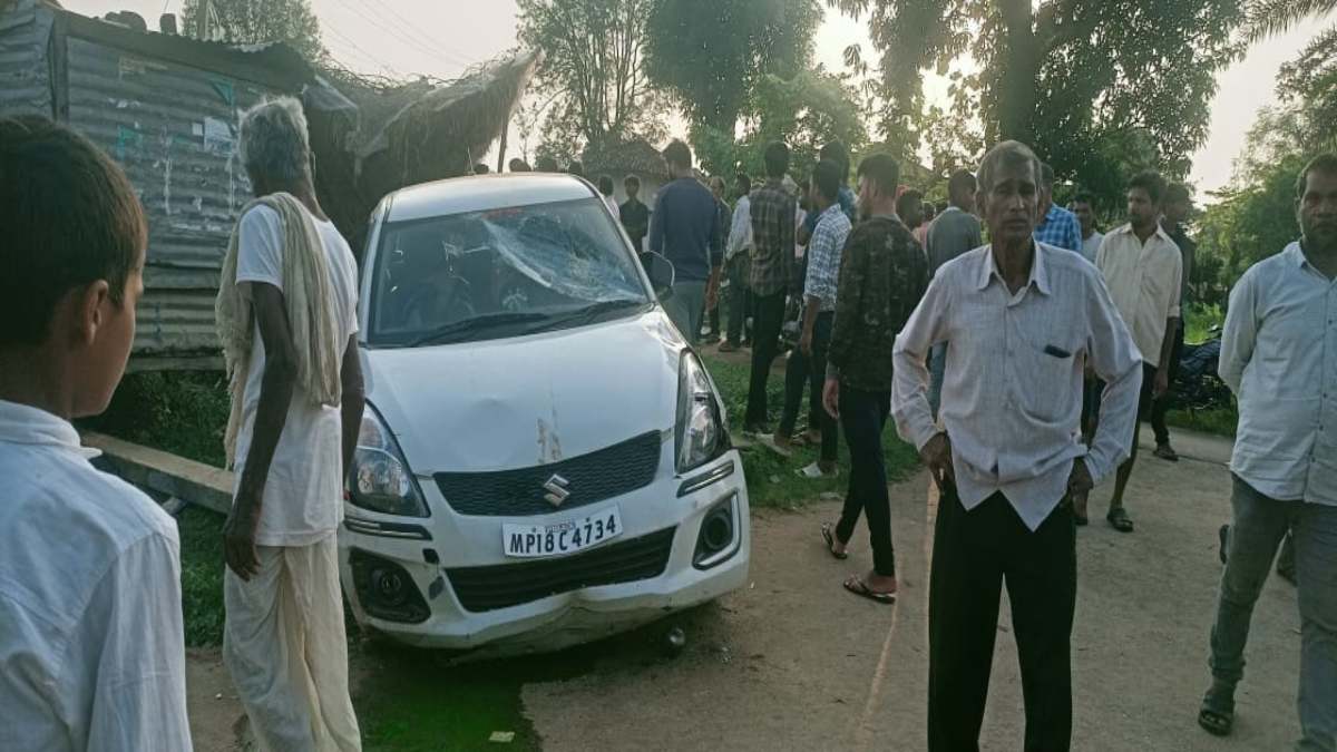 काल बनकर आई कार: सड़क किनारे चाय की टपरी में  बैठे 3 लोगों को रौंदा, दो की मौत