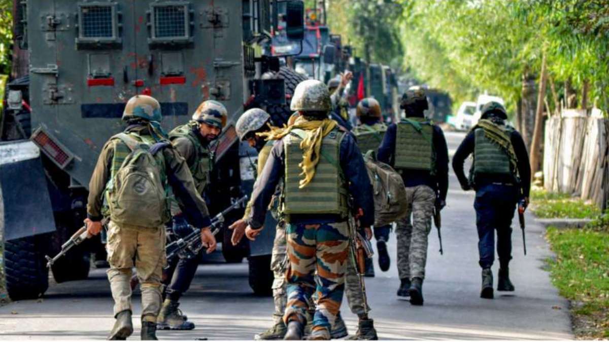 Anantnag Encounter: अनंतनाग में एक और जवान शहीद, सेना और आतंकियों के बीच मुठभेड़ जारी