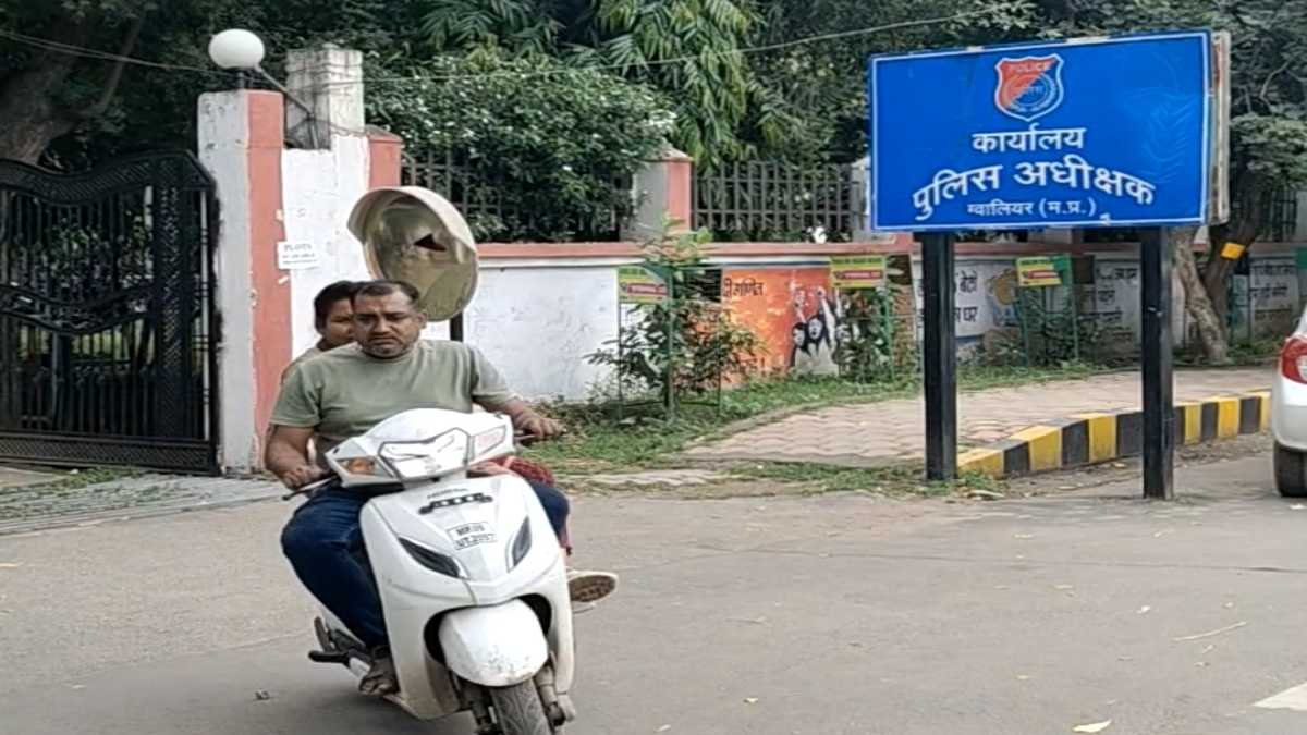 फरार SI सहित 3 पुलिसकर्मियों पर इनाम घोषित: सटोरिए से वसूले थे 23 लाख रुपए, SP ने जांच के लिए गठित की SIT टीम