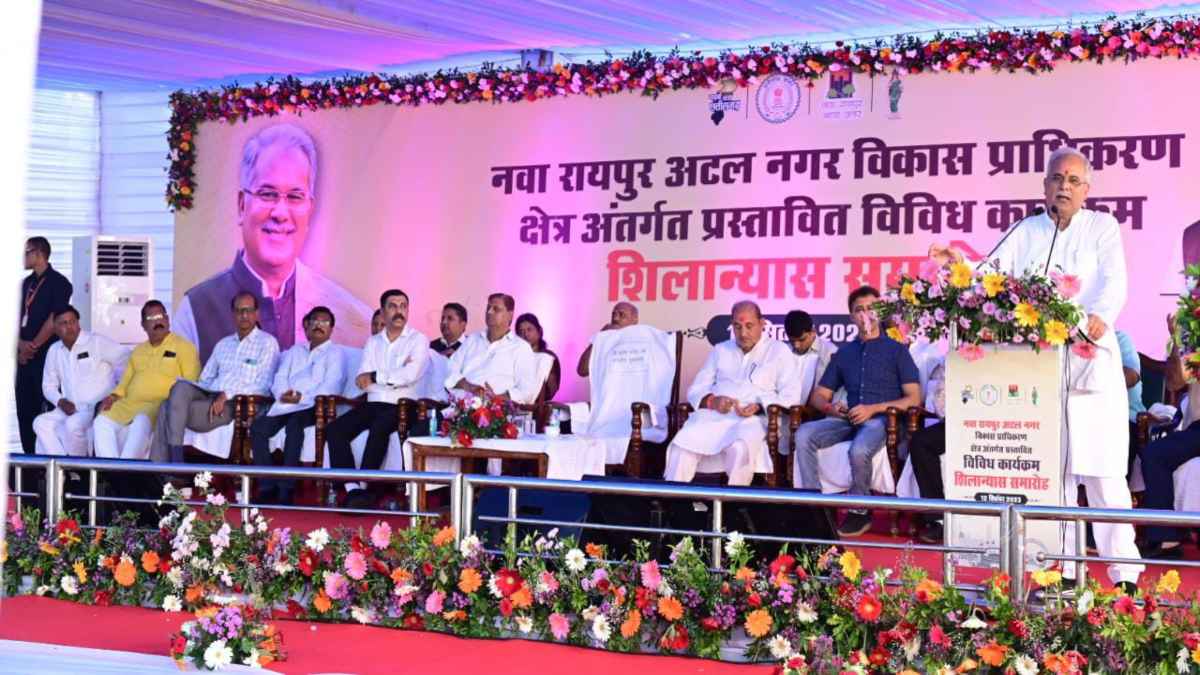 CG NEWS: CM बघेल ने नवा रायपुर में ‘कमर्शियल हब’, एरोसिटी और ‘शहीद स्मारक’ की रखी आधारशिला, बोले- राज्य में उद्योगों को मिल रहा है एक बेहतर वातावरण