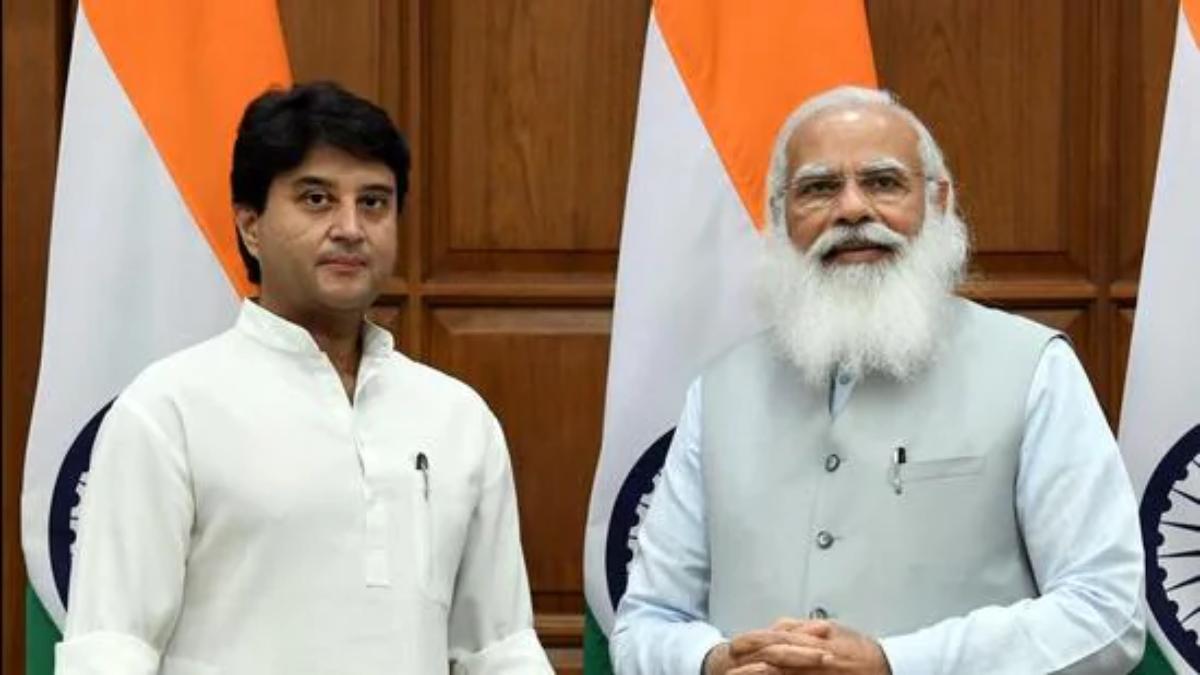 सिंधिया ने PM मोदी को जन्मदिन की दी बधाई: बोले- उनके नेतृत्व में देश विकास और प्रगति के पथ पर अग्रसर, कांग्रेस को बताया संविधान नष्ट करने वाली पार्टी