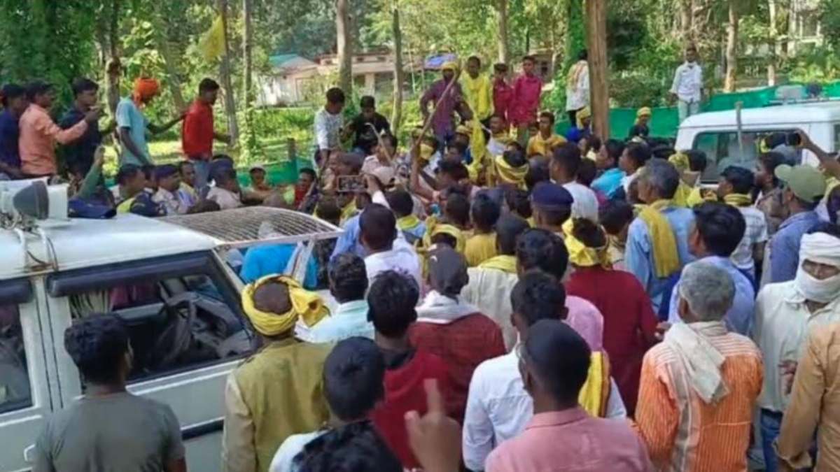 उमरिया में गोंडवाना गणतंत्र पार्टी और पुलिस में झड़प का मामलाः जांच की मांग को लेकर कार्यकर्ताओं ने राज्यपाल के नाम सौंपा ज्ञापन