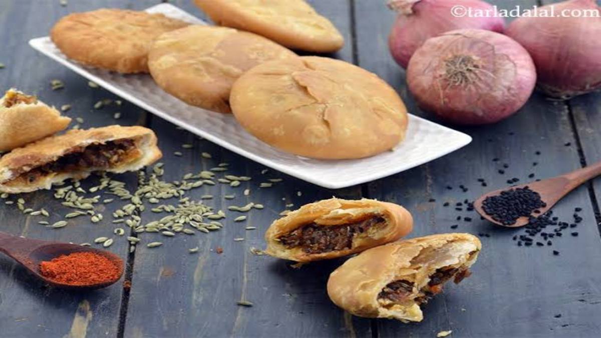 Today’s Recipe : घर में आसानी से बनाएं क्रिस्पी और स्वादिष्ट प्याज की कचौड़ी, यहां देखें रेसिपी …