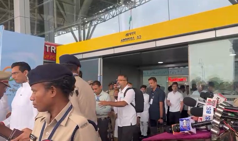 रायपुर पहुंचे राहुल गांधी, सीएम भूपेश बघेल, डिप्टी सीएम सिंहदेव समेत नेताओं ने किया स्वागत