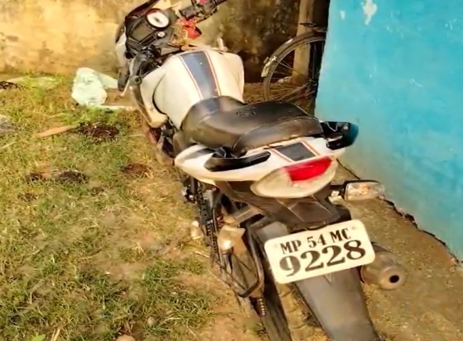 MP सड़क हादसाः बाइक सवार दो युवक देर रात हादसे के शिकार, एक मौत, एक गंभीर