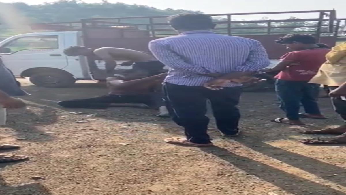 MP में दलित बाप-बेटों से दबंगईः बदमाशों ने जमीन पर घसीट-घसीटकर पीटा, वीडियो वायरल, FIR दर्ज