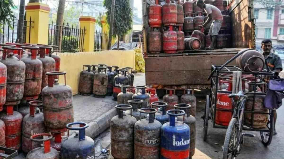 मोदी सरकार ने दी बड़ी राहत, अब कमर्शियल LPG सिलेंडर के दाम घटाए, जानिए नई कीमत…