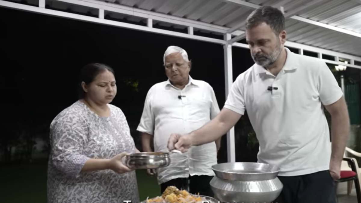 राहुल गांधी और लालू यादव ने बनाया मटन : Rahul ने पूछा – ‘राजनीतिक मसाला’ क्या होता है, RJD प्रमुख ने दिया ये जवाब, देखें मुलाकात का दिलचस्प VIDEO…
