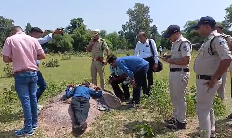 हादसाः टीकमगढ़ में बंदूक साफ करते समय चली गोली, मौत, छतरपुर में युवक की संदिग्ध मौत, शव के पास मिला कट्टा, हत्या या आत्महत्या में उलझी पुलिस