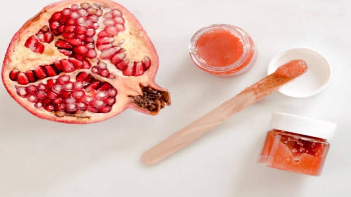 Pomegranate Lip Balm : घर पर अनार से बनाएं लिप बाम, इसे लगाने से आपके होंठ हो जाएंगे Soft और गुलाबी, यहां जाने इसे घर पर बनाने का तरीका …