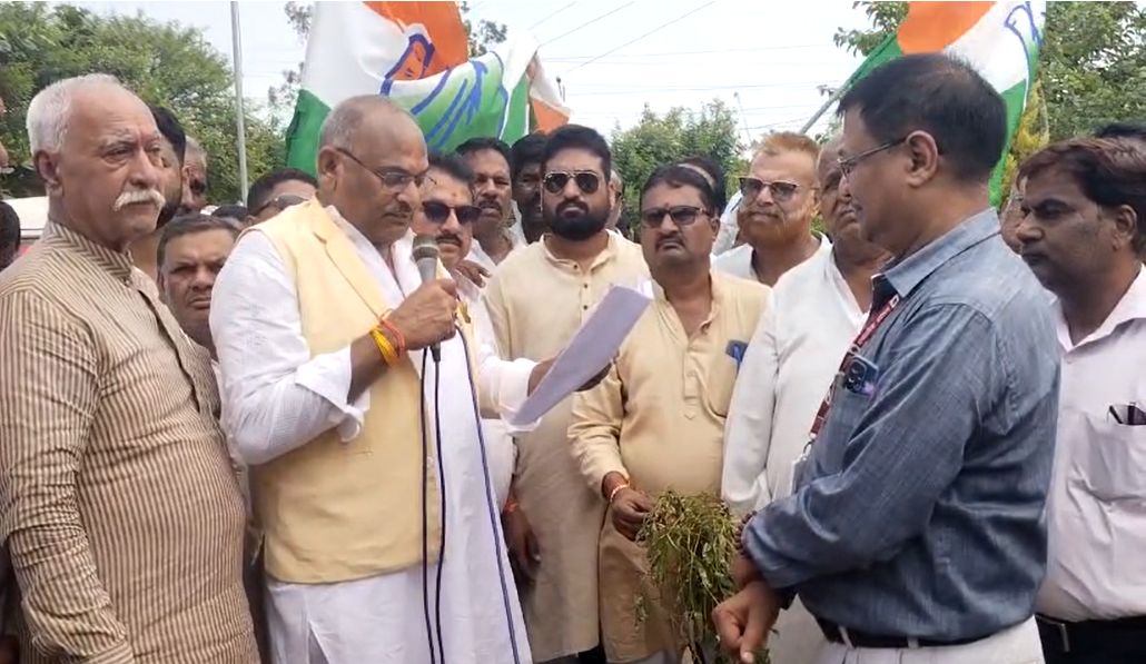 कांग्रेस विधायक गिरफ्तारः सांसद के ब्रिज शुभारंभ के बाद जा रहे थे दोबारा फीता काटने, जन प्रतिनिधित्व कानून उल्लंघन का लगाया आरोप