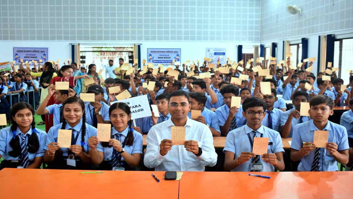 मतदाता जागरूकता अभियान : 97 हजार छात्रों ने अपने परिवार के लोगों को मतदान करने भेजा पत्र