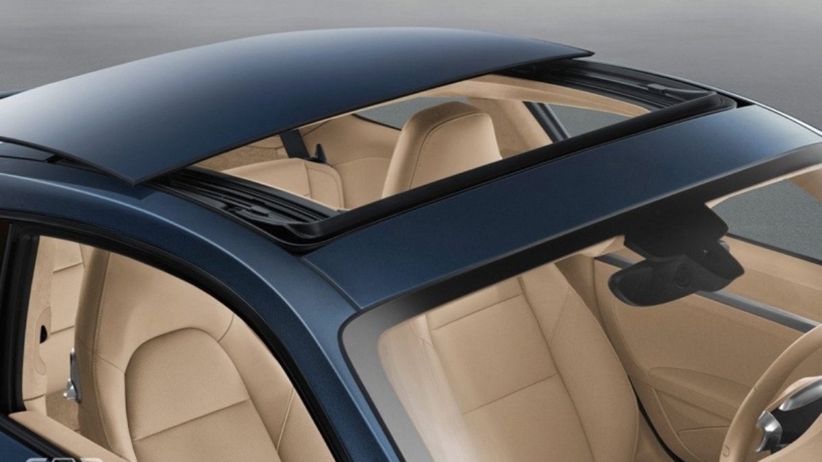 आपके पास है Sunroof Car? तो ये टिप्स फॉलो कर लीजिये या फिर जेब ढीली करने की कर लीजिये तैयारी