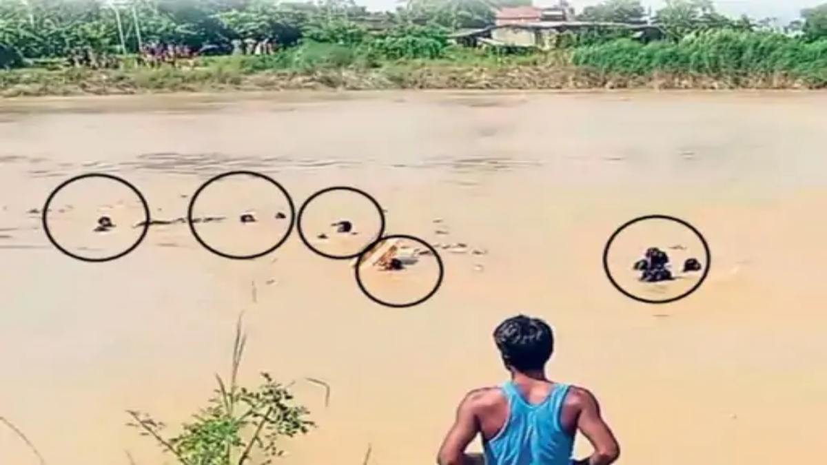 बागमती नदी में पलटी नाव, 12 लोग डूबे, तीन बच्चों के शव बरामद