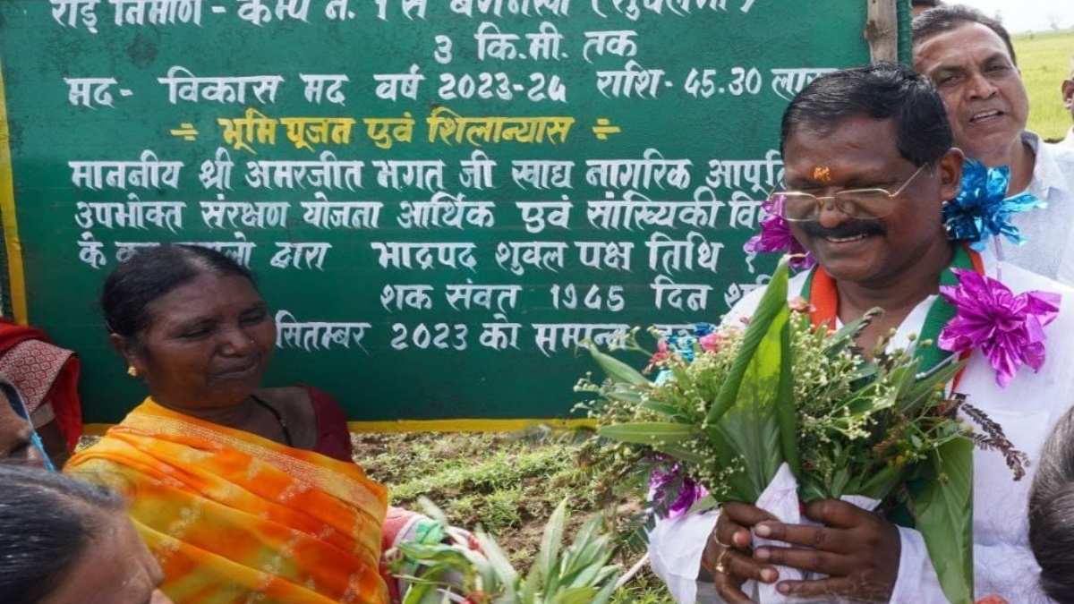 CG NEWS : मंत्री अमरजीत भगत ने खिलाड़ियों को दी सौगात, कमलेश्वरपुर से बगनखीपारा के मध्य सुपलगा सड़क का किया भूमिपूजन