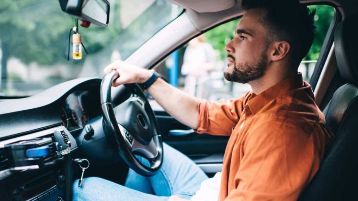 Car Care Tips: ड्राइव करते वक्त इन बातों का रखें ध्यान, आपकी छोटी सी गलती भी बन सकती है परेशानी का सबब