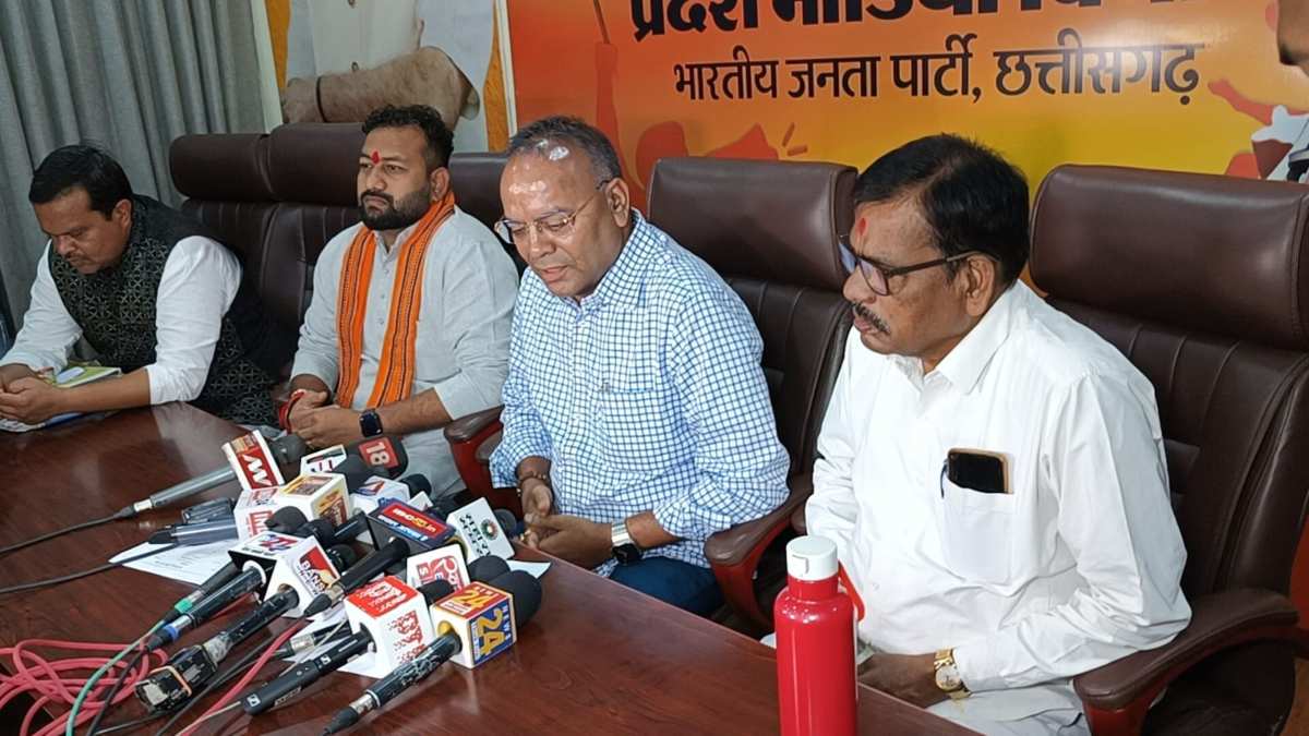 पूर्व मंत्री अजय चंद्राकर ने कांग्रेस पर साधा निशाना, कहा- 28 महीने कोरोना में 5 किलो चावल कौन खाया, उसकी जांच कराएंगे क्या ?