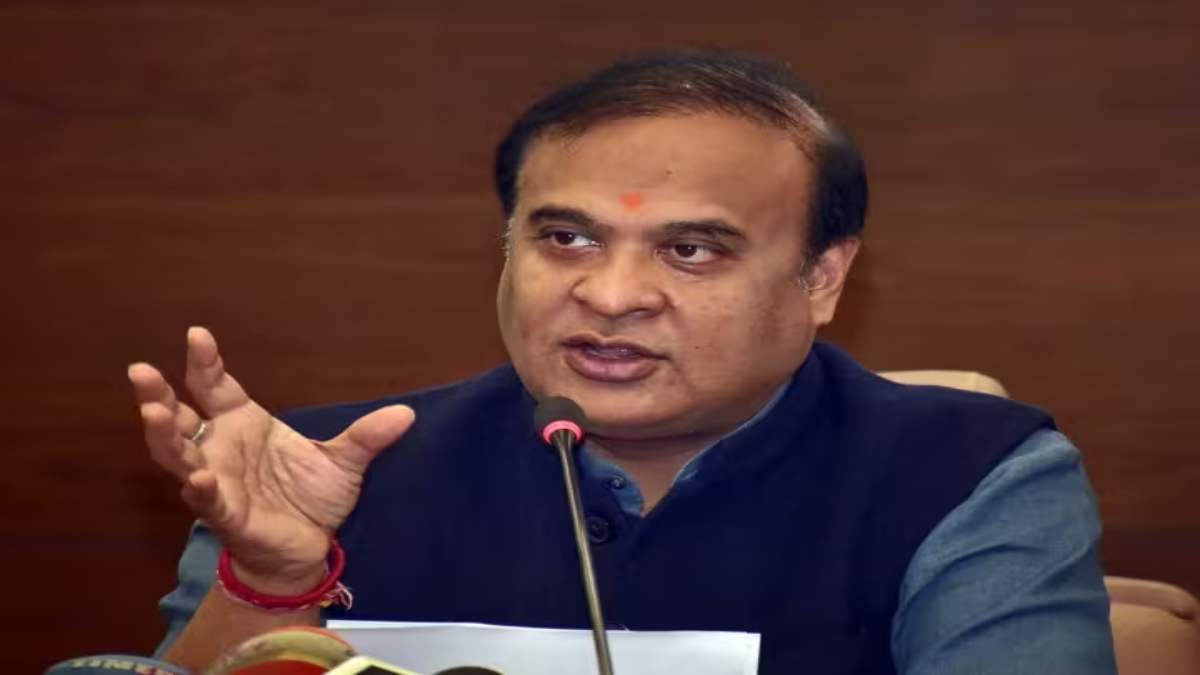 चुनावी रण में सियासी चालः असम के CM हेमंता बिस्वा का सरकार पर हमला, बोले- महिलाओं को नहीं दिए ढाई हजार रुपये महीने, लेकिन तेलंगाना में देने की कर रहे घोषणा