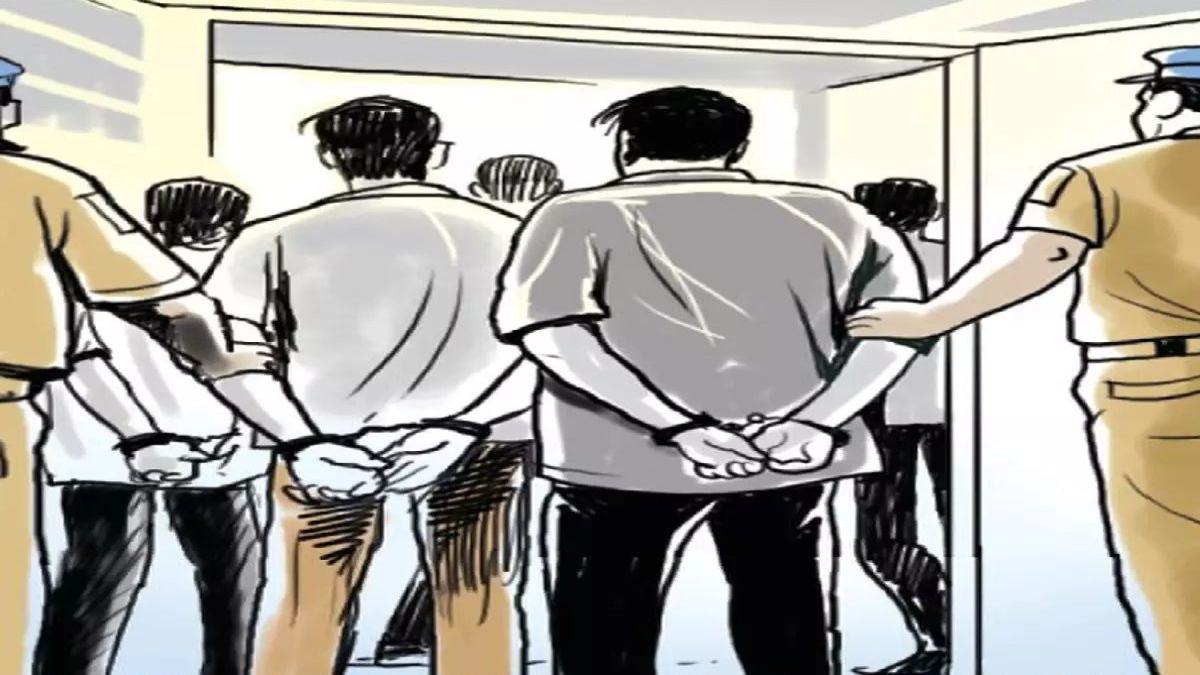 त्योहारी सीजन शुरू होने से पहले पुलिस को मिली बड़ी सफलता, लुटेरों का गिरोह आया पकड़ में, 8 गिरफ्तार