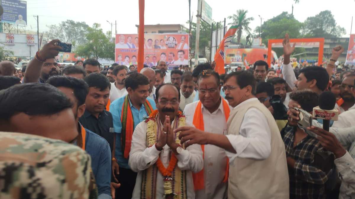 बलौदाबाजार में भाजपा की परिवर्तन यात्रा का फूलों से हुआ स्वागत, सरकार पर जमकर बरसे बीजेपी अध्यक्ष अरुण साव, बोले- कांग्रेस घोषणाओं को साकार करने में रही नाकाम