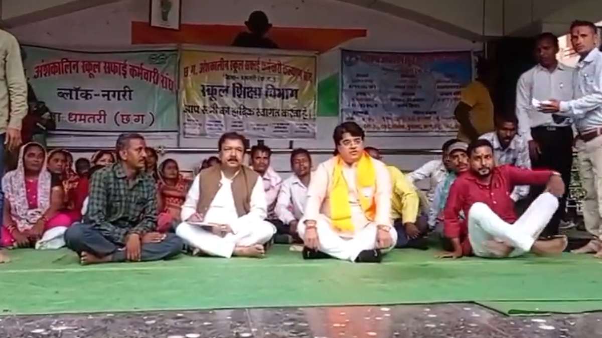 धमतरी में भाजपा विधायक ने कर दी कांग्रेस को वोट देने की अपील!, देखें VIDEO…