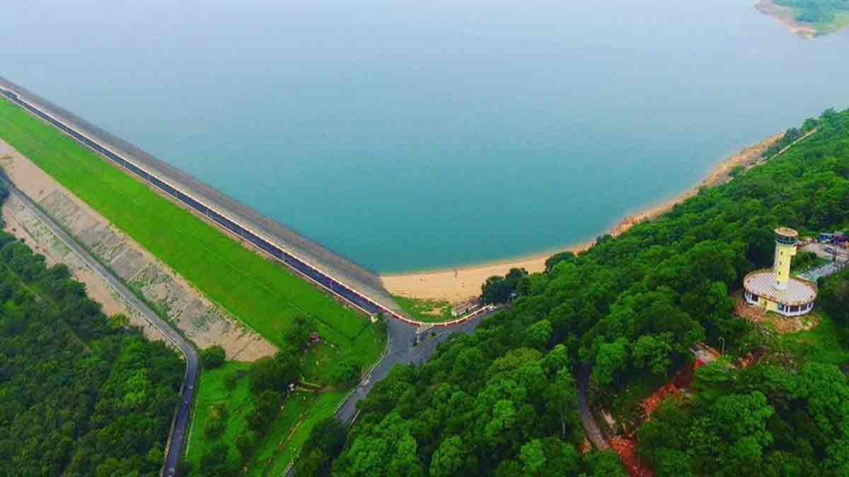 ODISHA NEWS : निर्धारित समय से 2 दिन पहले ही मैजिक नम्बर तक पहुंचा हीराकुद बांध का जलस्तर