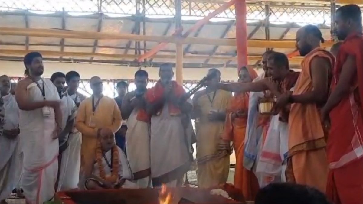 ओंकारेश्वर में 18 को आदिगुरु शंकराचार्य की प्रतिमा का अनावरण: पूजन और हवन कार्यक्रम शुरू, CM शिवराज ने सपत्नीक 21 कुंडीय यज्ञ में दी आहुति