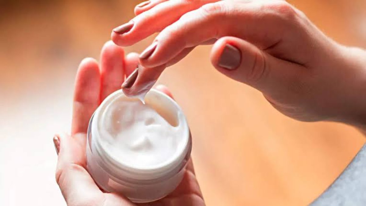 Beauty Tips : स्किन की केअर के लिए जरूर रूटीन में शामिल करें नाईट स्किन केअर, यहां जाने नाइट क्रीम लगाने के फायदे …
