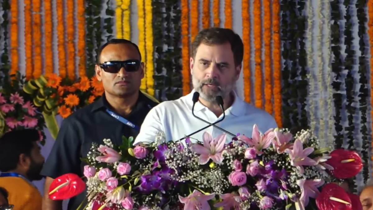 राहुल गांधी ने केंद्र पर जमकर साधा निशाना, कहा- हम रिमोट दबाते हैं तो हितग्राहियों को पैसा मिलता है, बीजेपी दबाती है तो पब्लिक सेक्टर प्राइवेट हो जाते हैं…