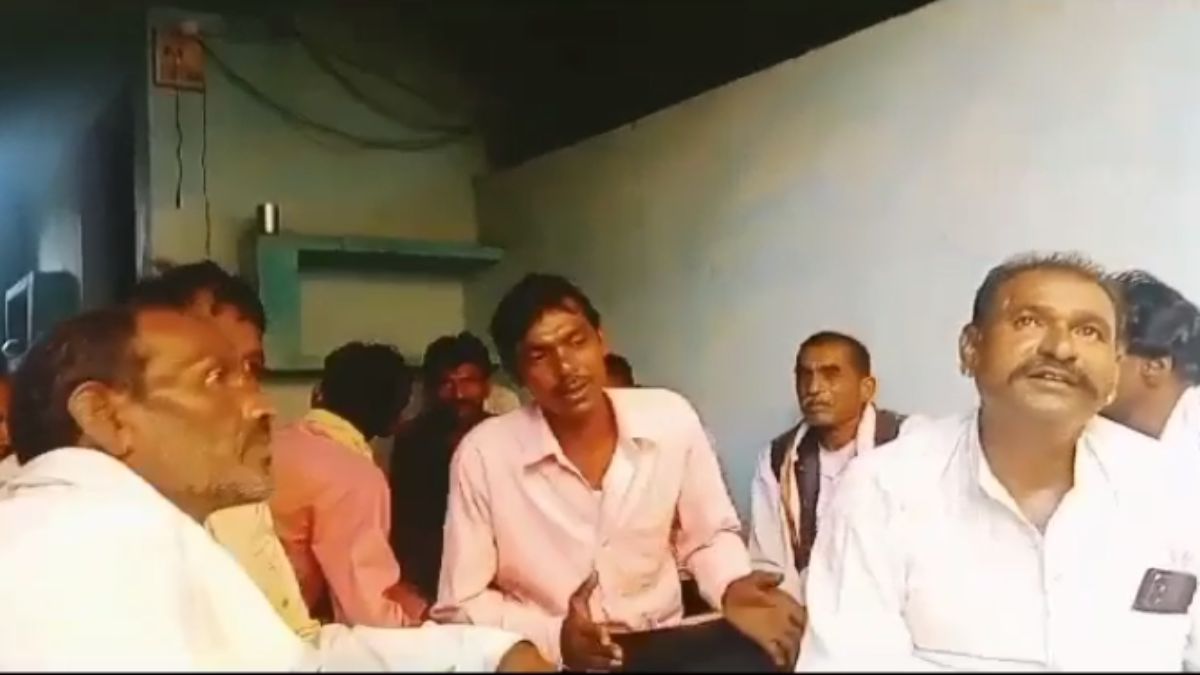 बागेश्वर महाराज के गढ़ में धर्मांतरण: ईसाई मिशनरी के लोग करा रहे थे धर्म परिवर्तन, 2 महिलाओं समेत 4 गिरफ्तार