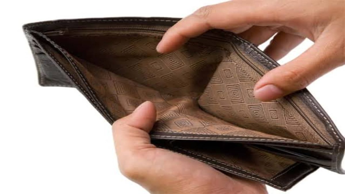 भूलकर भी पर्स में न रखें ये चीजें, वरना हमेशा बनी रहेगी आर्थिक तंगी …