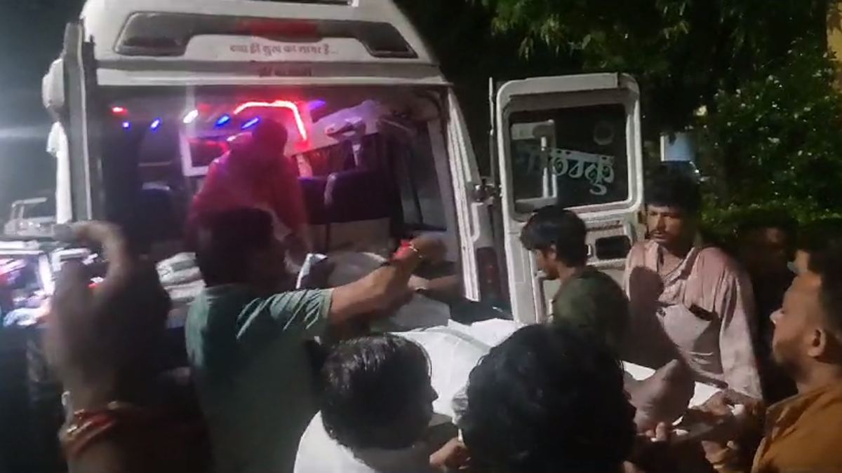 डूब प्रभावितों को लेकर आ रही बस पलटी: 2 लोगों की हुई मौत, कई घायल