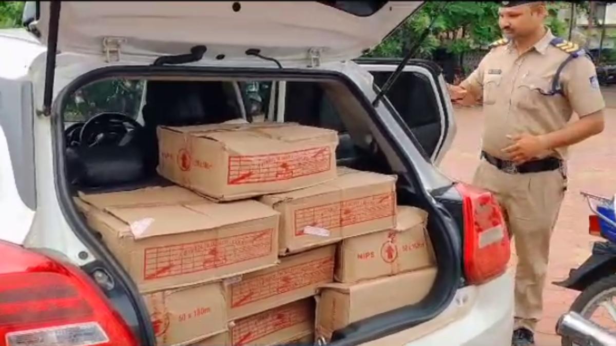 लग्जरी कार से शराब तस्करी: 25 पेटी अवैध शराब के साथ 4 आरोपी गिरफ्तार